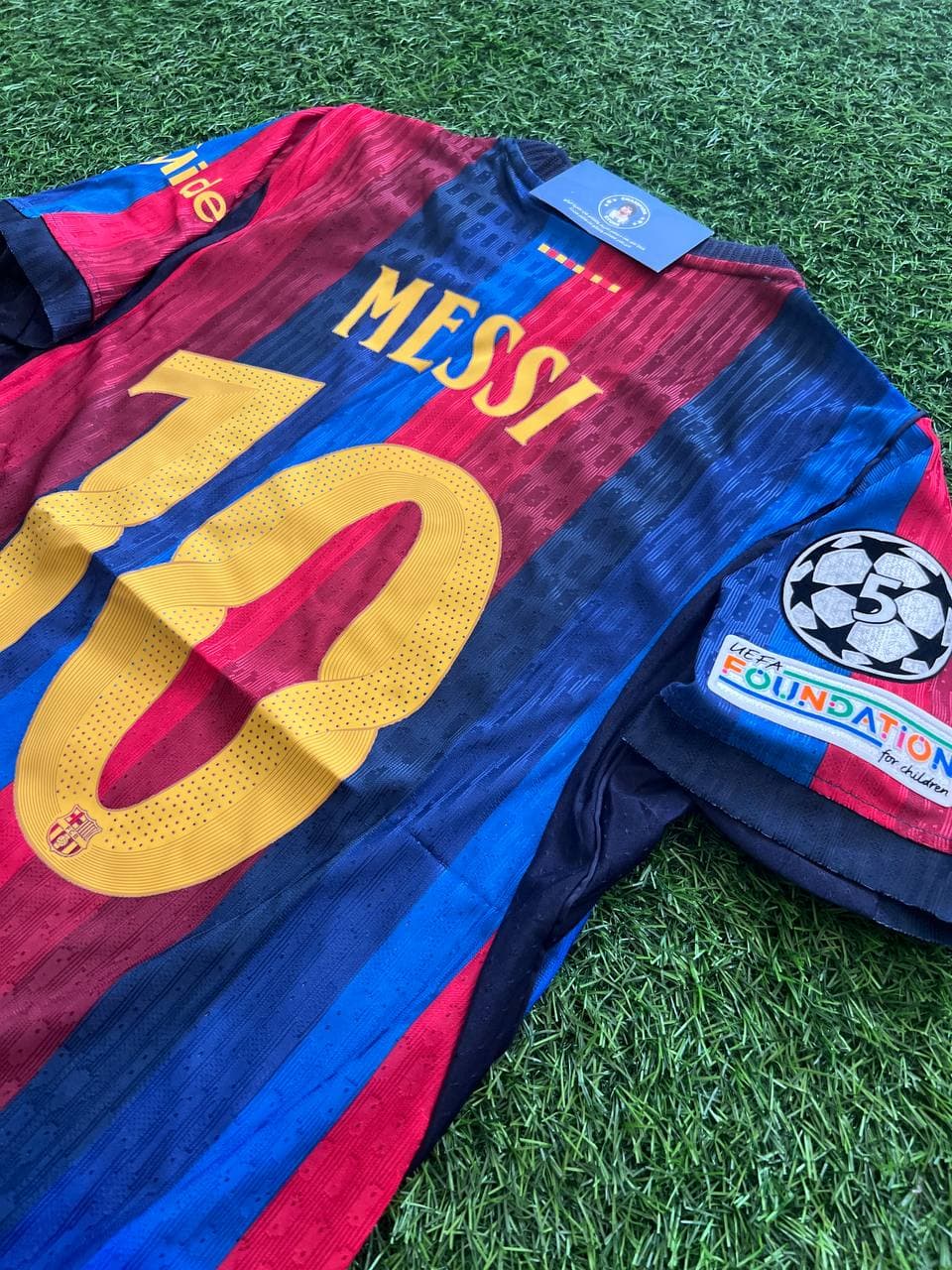 قميص نادي برشلونة الاساسي موسم 2026-2027 نسخة لاعبين باضافات الابطال واسم ورقم الاسطورة ميسي