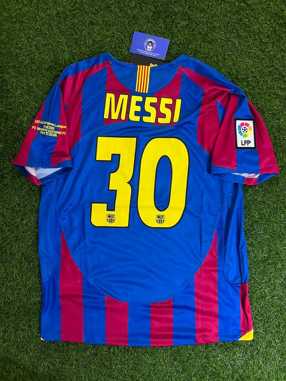 قميص نادي برشلونة موسم 2005-2006 نسخة النهائي باسم ورقم الاسطورة ميسي