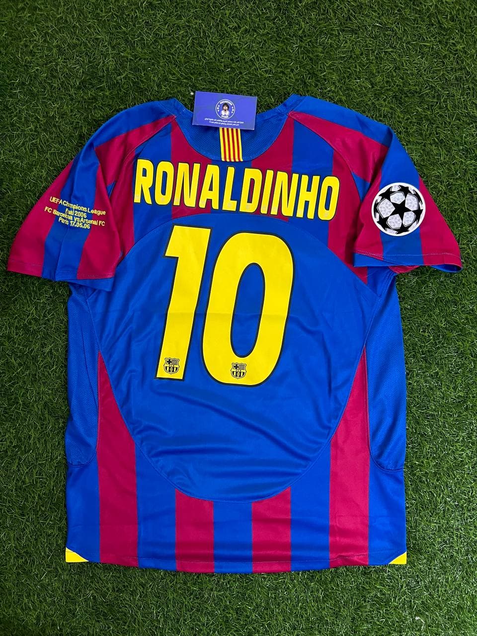 قميص نادي برشلونة موسم 2005-2006 نسخة النهائي باسم ورقم رونالدينهو