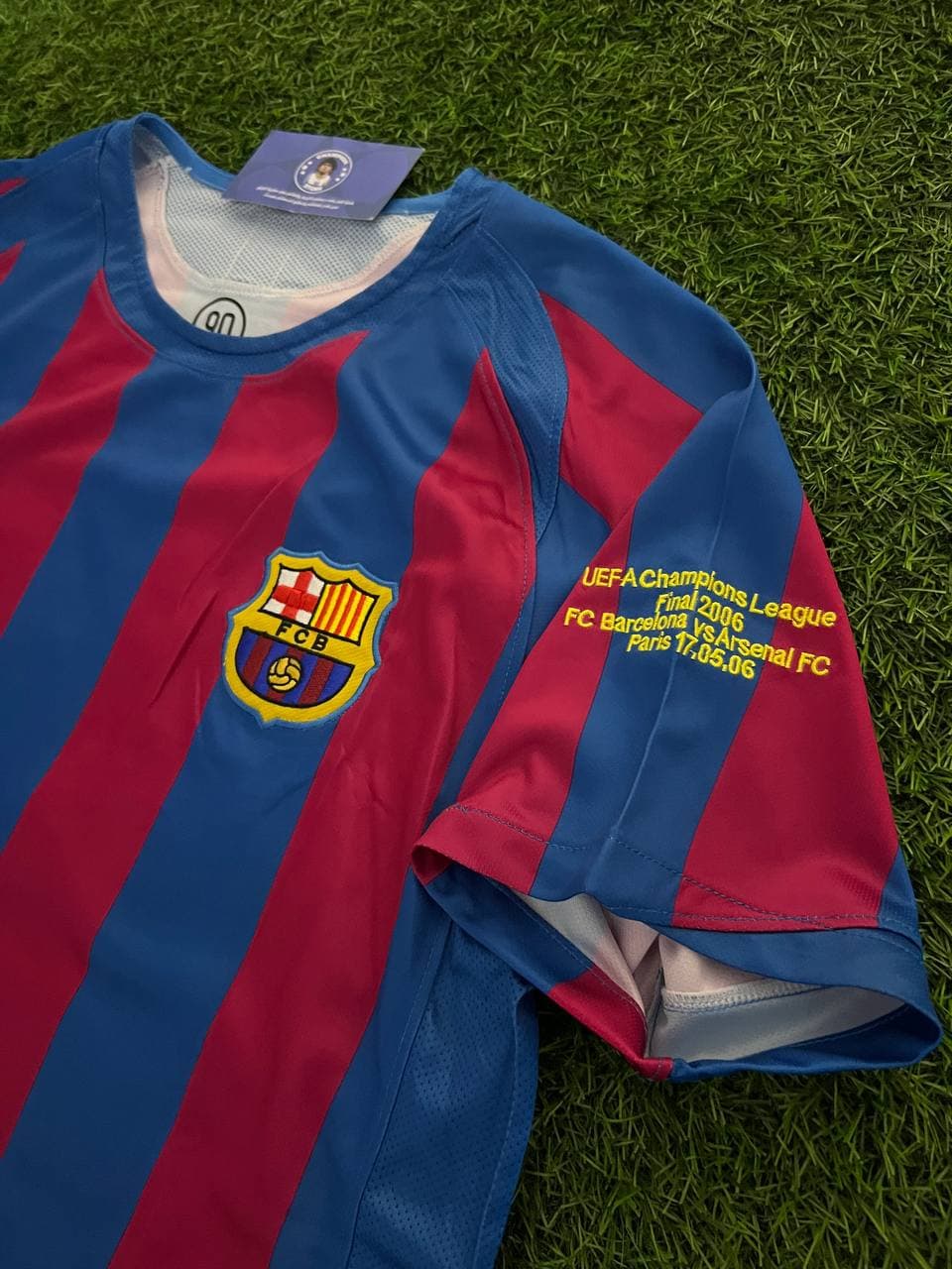 قميص نادي برشلونة موسم 2005-2006 نسخة النهائي باسم ورقم الاسطورة ميسي