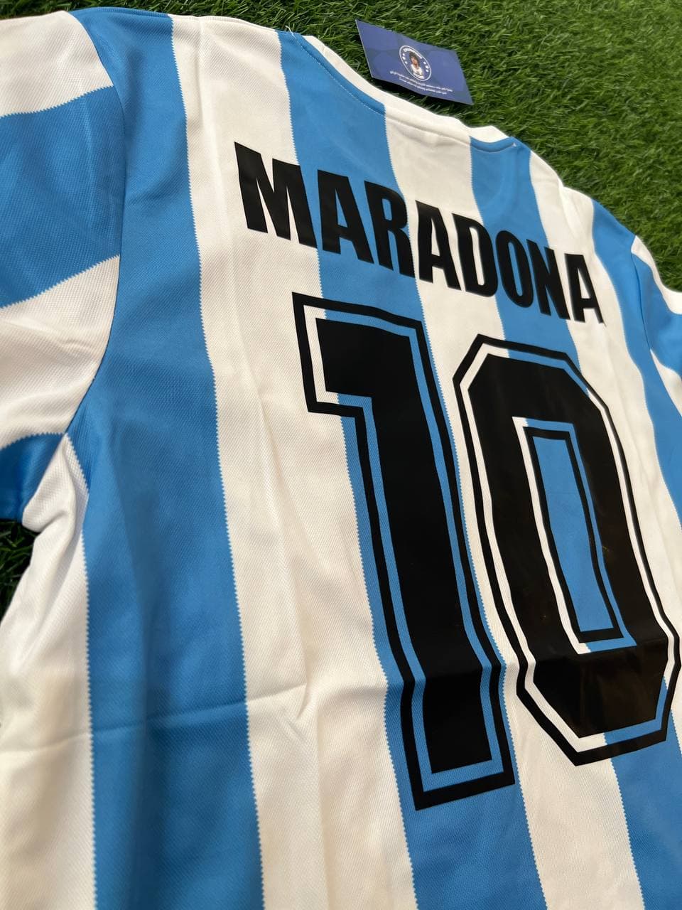 قميص المنتخب الارجنتيني الاساسي لكاس العالم 1986 باسم ورقم الاسطورة مارادونا