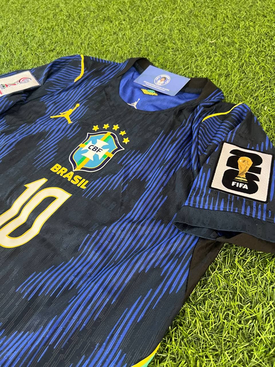 قميص المنتخب البرزيلي الاحتياطي لكاس العالم 2026 نسخة لاعبين باسم ورقم الاسطورة نيمار