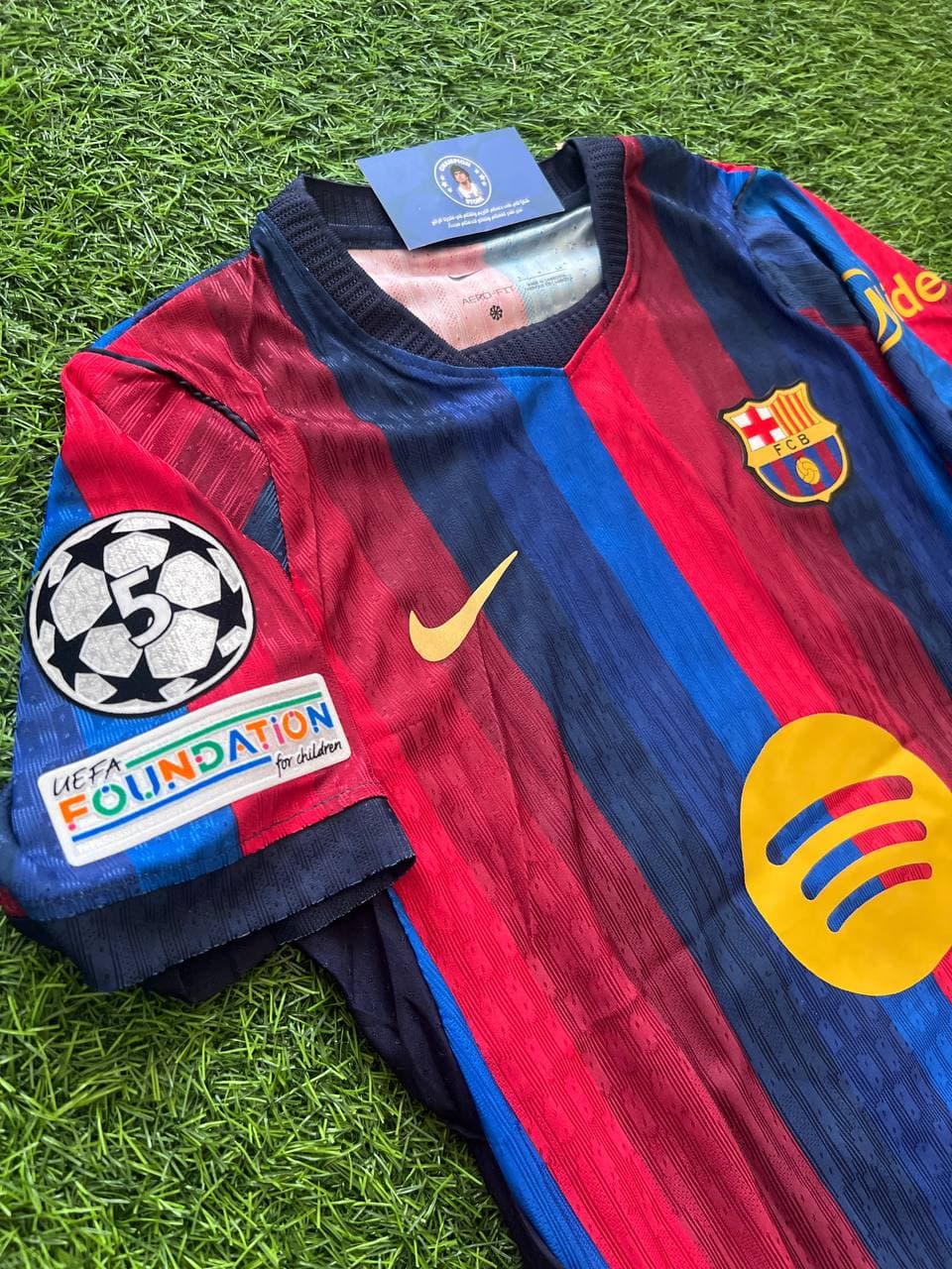 قميص نادي برشلونة الاساسي موسم 2026-2027 نسخة لاعبين باضافات الابطال واسم ورقم الاسطورة ميسي