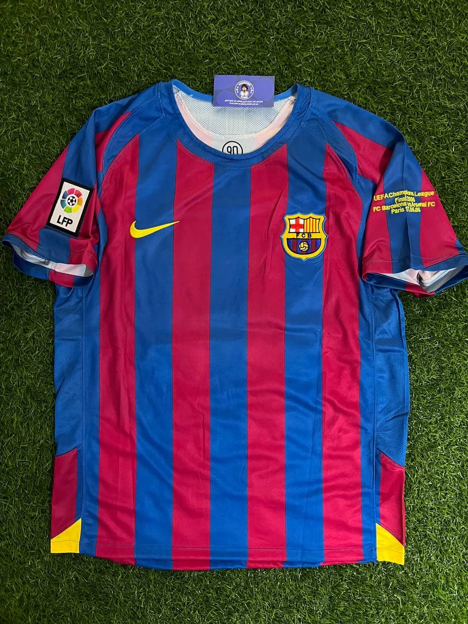 قميص نادي برشلونة موسم 2005-2006 نسخة النهائي باسم ورقم الاسطورة ميسي